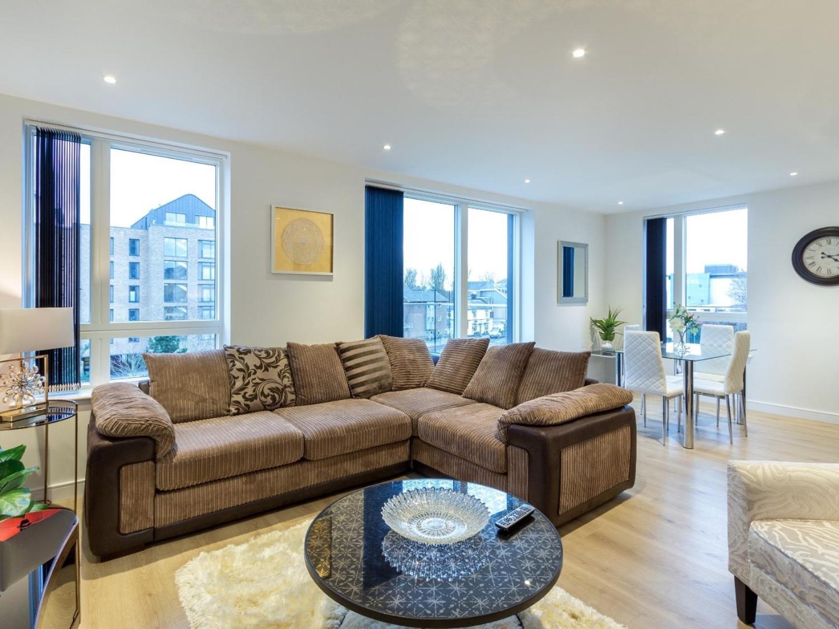 2 Bed Property Close To Heathrow Airport Hounslow Exterior foto